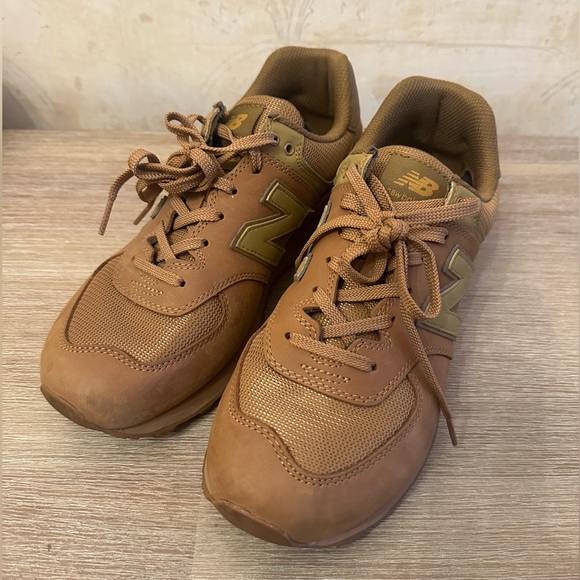 New Balance Sneakers - Picture 1 of 2
